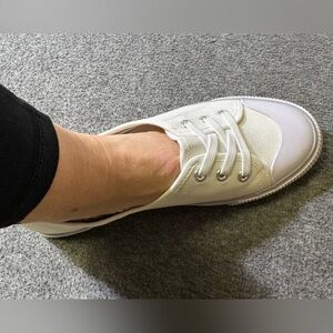 White Canvas Lace‎ Up Sneakers Women’s Size 8 Casual Rubber Toe Shoes